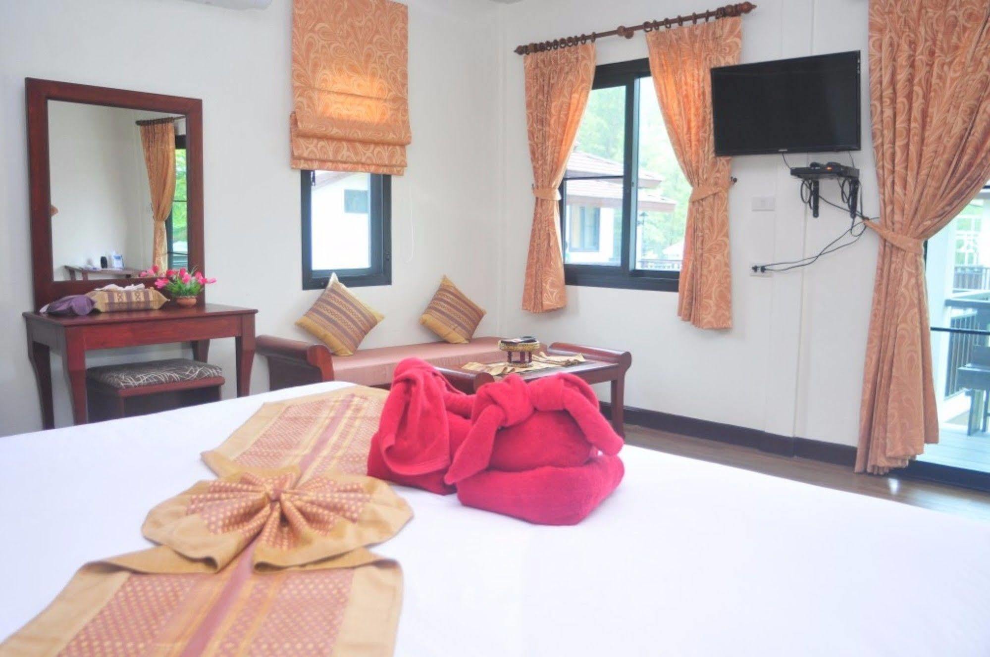 Bang Sak The Hip Resort @ Khao Lak מראה חיצוני תמונה