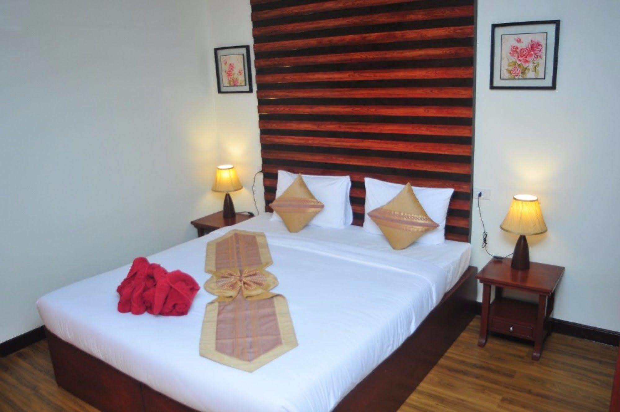 Bang Sak The Hip Resort @ Khao Lak מראה חיצוני תמונה