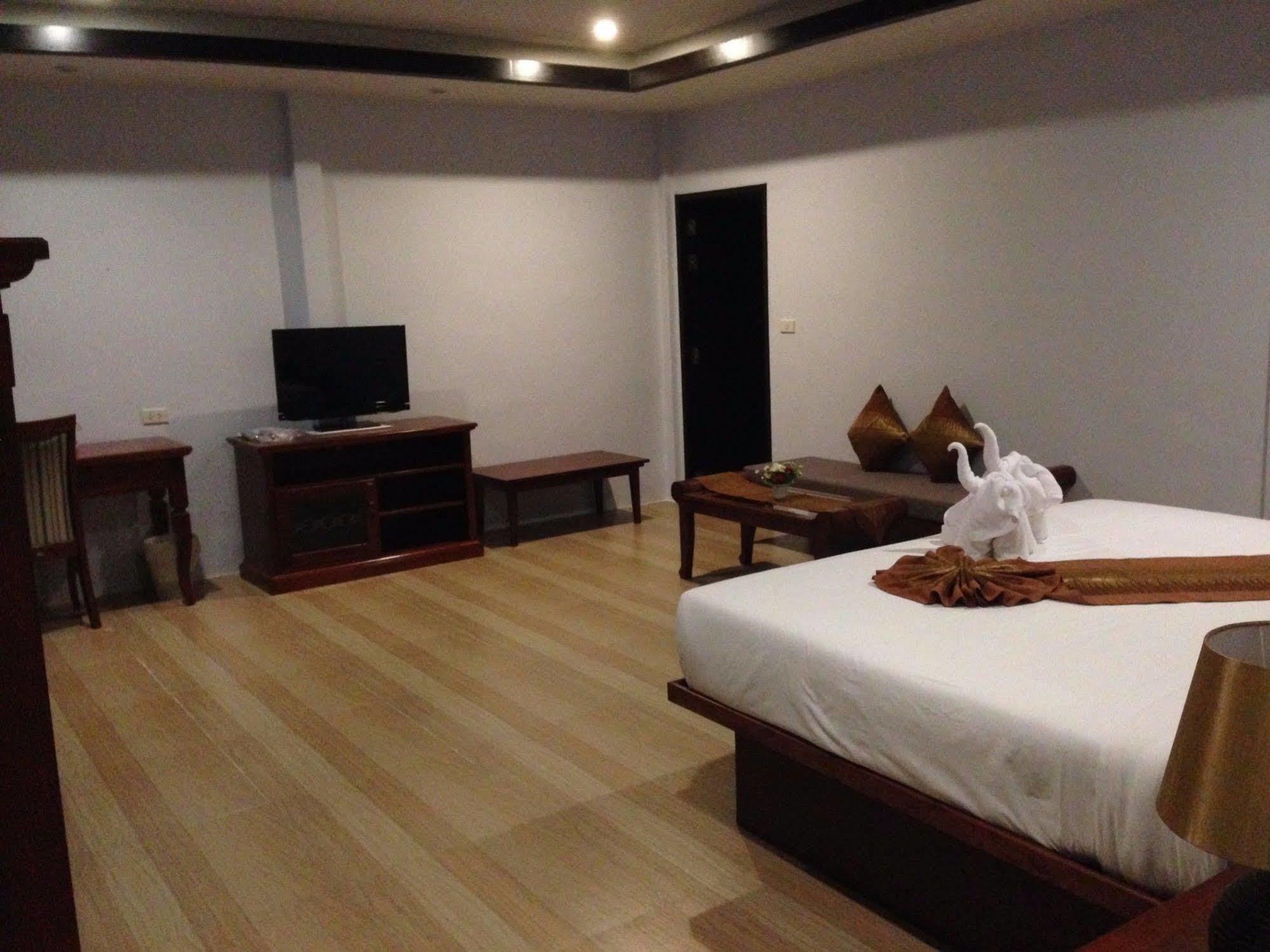 Bang Sak The Hip Resort @ Khao Lak מראה חיצוני תמונה
